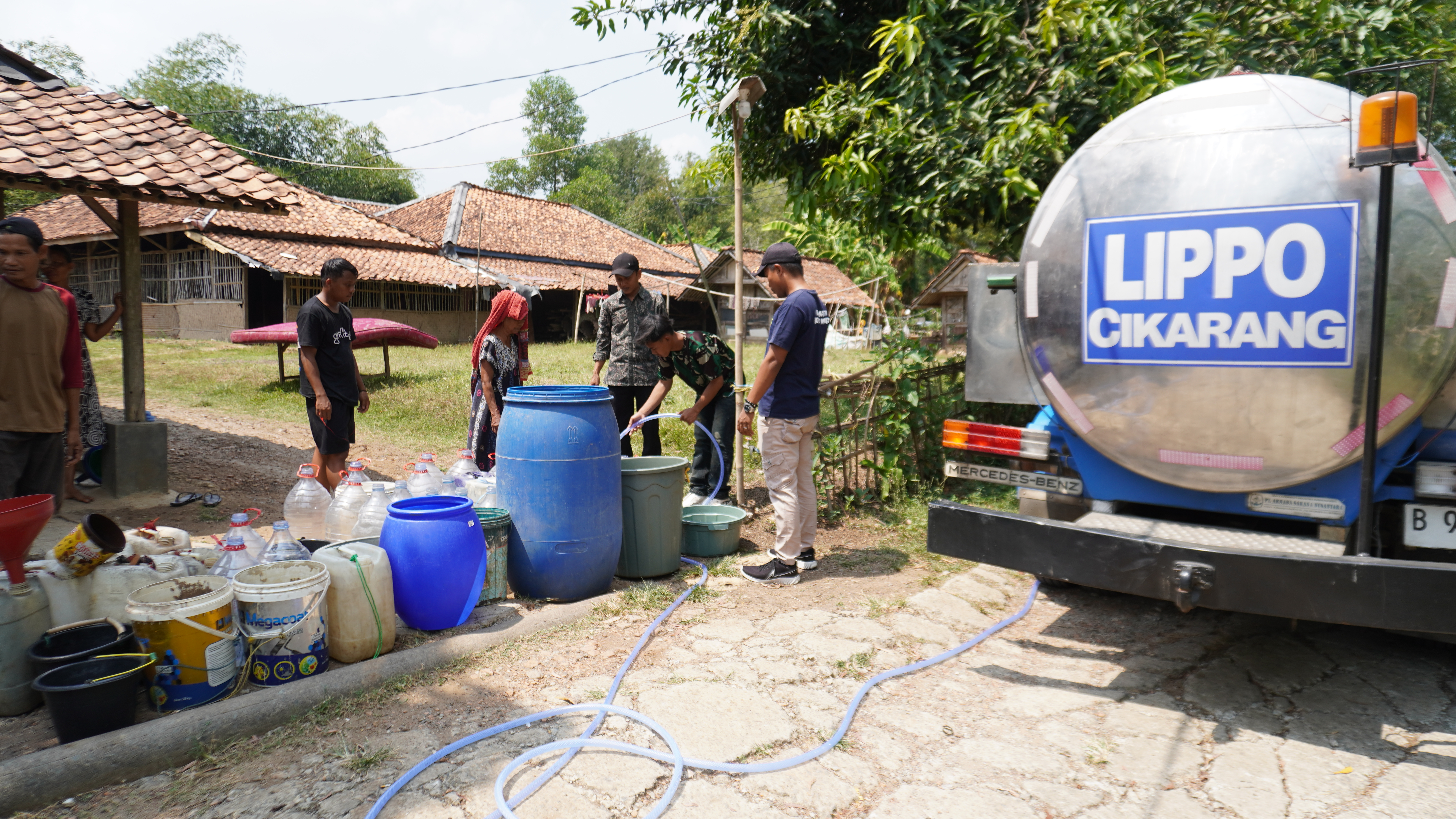 Bantuan Air Bersih ke Desa Sukamukti, Kec Bojongmangu yang Terdampak Kekeringan